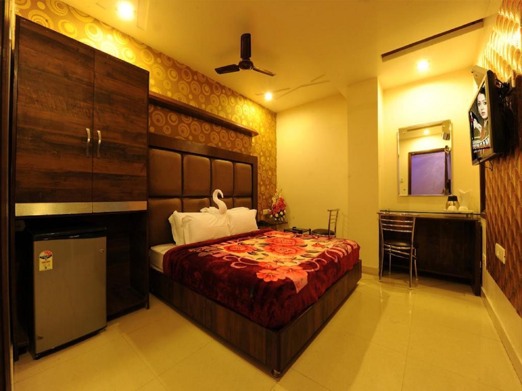 Hotel Pearl Inn & Suites Amritsar Værelse billede