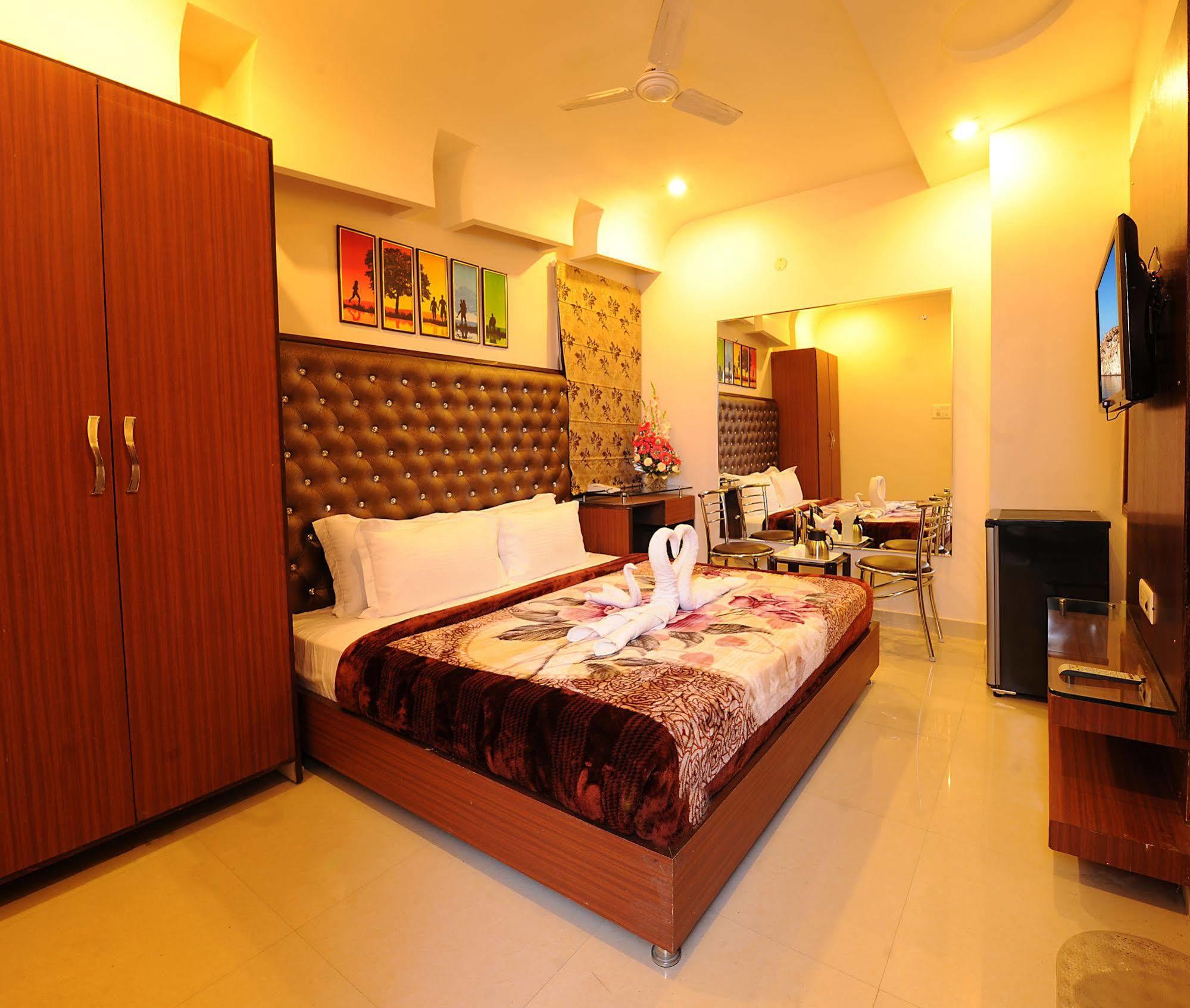 Hotel Pearl Inn & Suites Amritsar Eksteriør billede