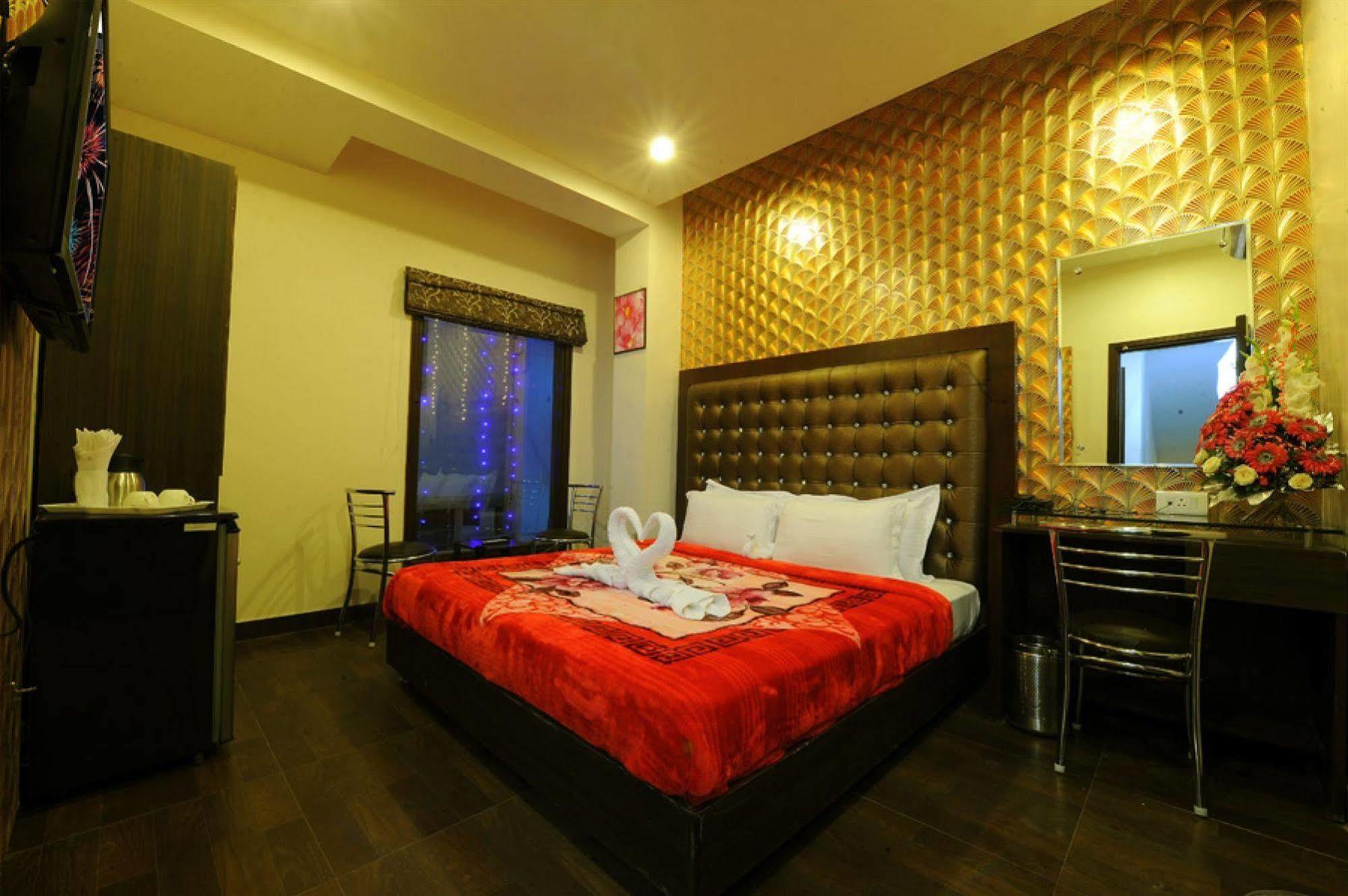 Hotel Pearl Inn & Suites Amritsar Eksteriør billede