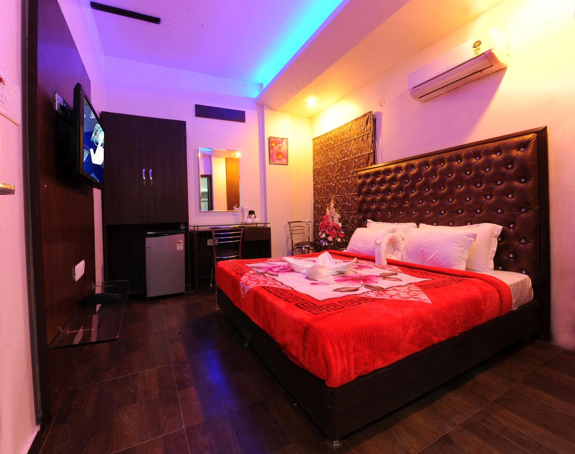Hotel Pearl Inn & Suites Amritsar Eksteriør billede