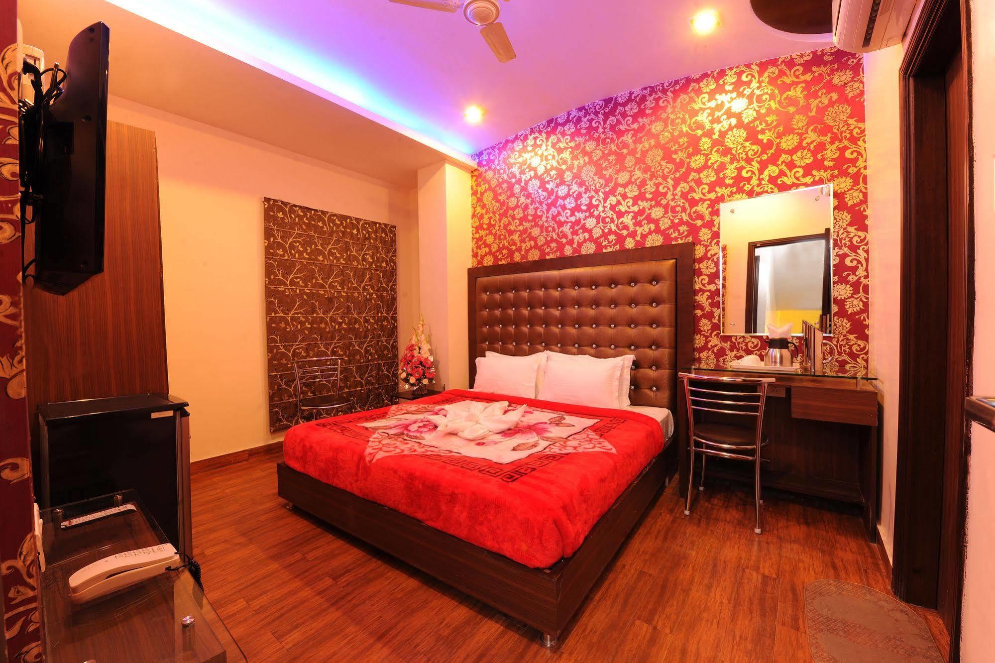 Hotel Pearl Inn & Suites Amritsar Eksteriør billede