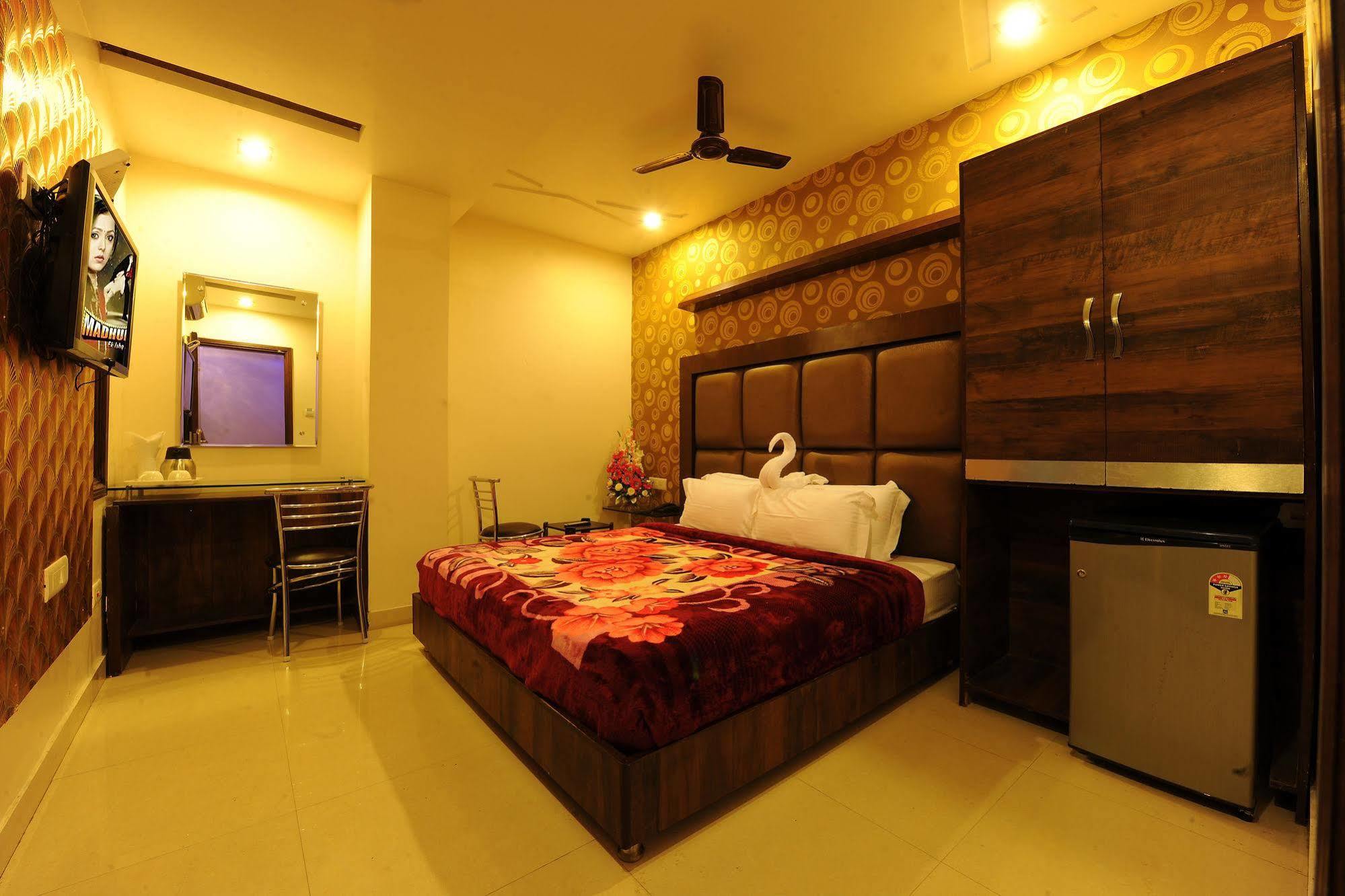 Hotel Pearl Inn & Suites Amritsar Eksteriør billede