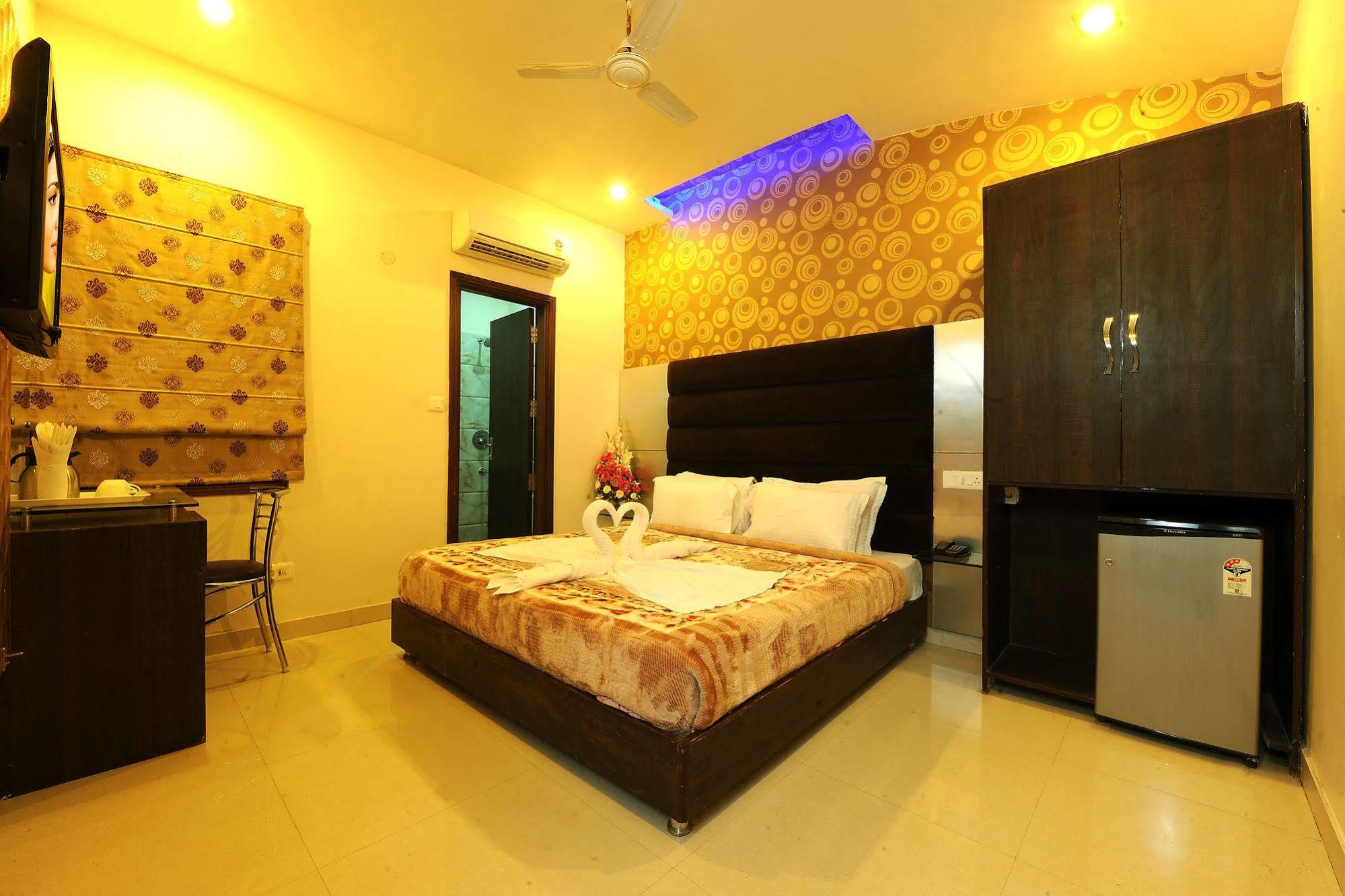 Hotel Pearl Inn & Suites Amritsar Eksteriør billede