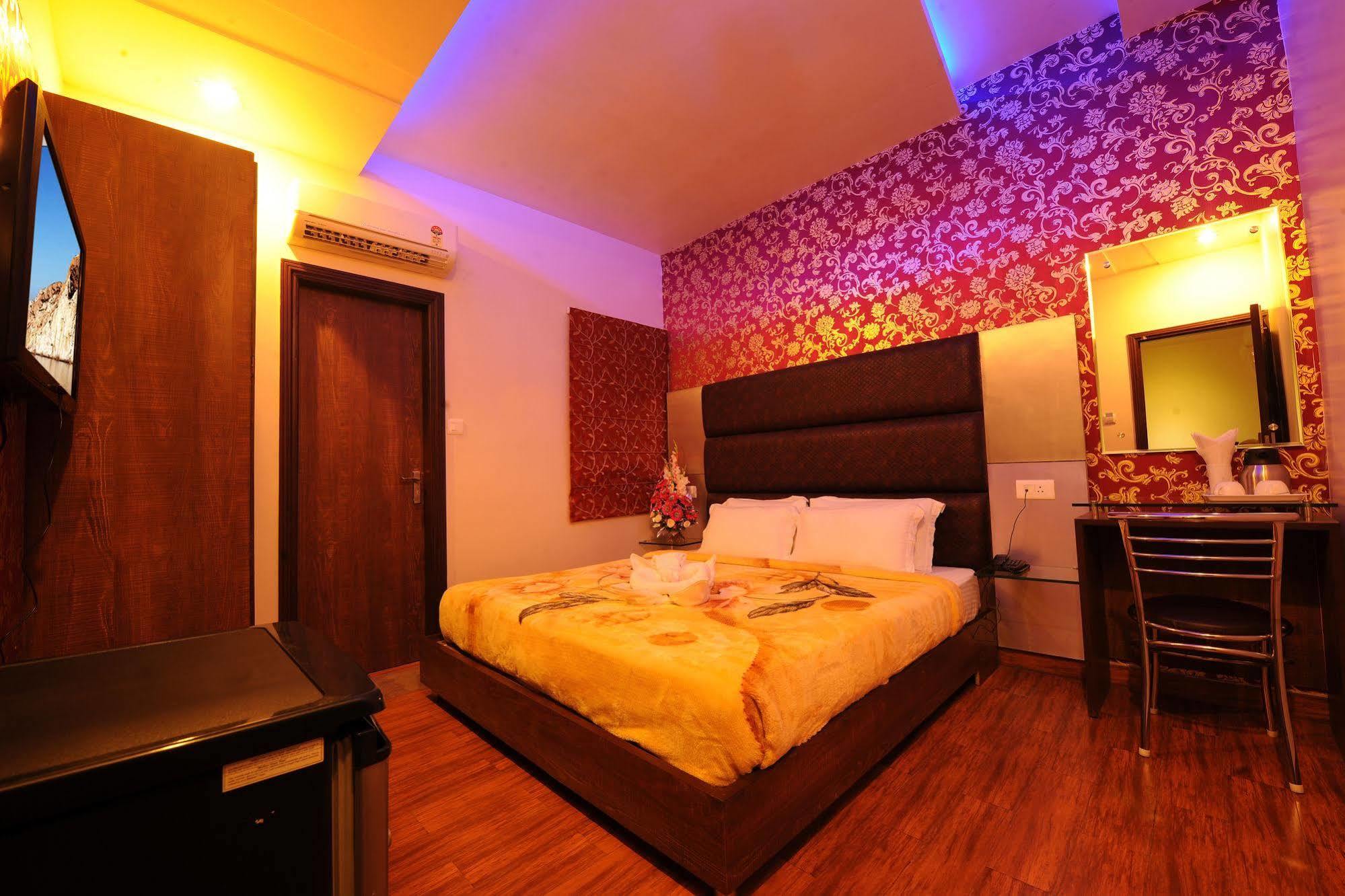 Hotel Pearl Inn & Suites Amritsar Eksteriør billede