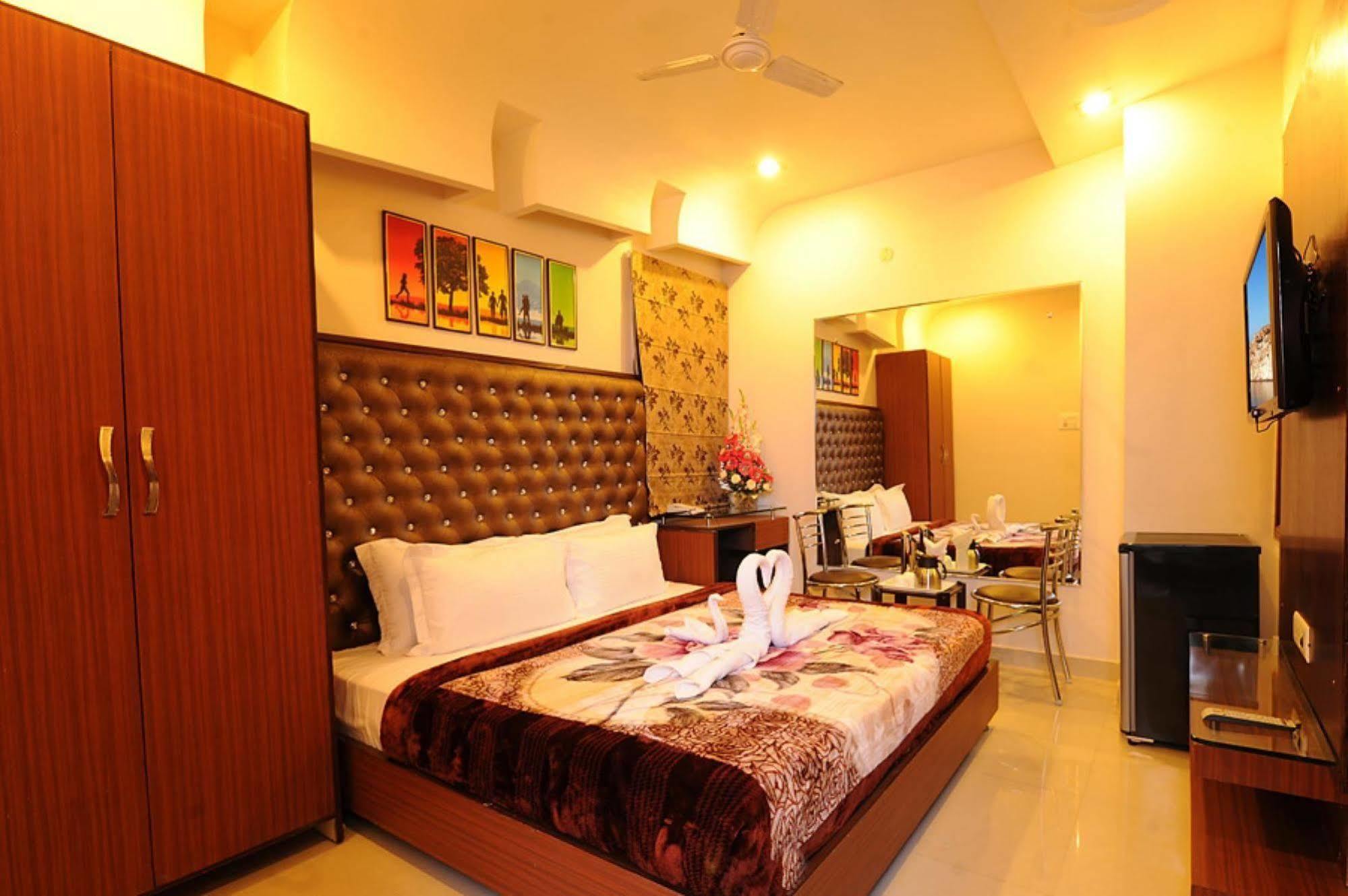 Hotel Pearl Inn & Suites Amritsar Eksteriør billede